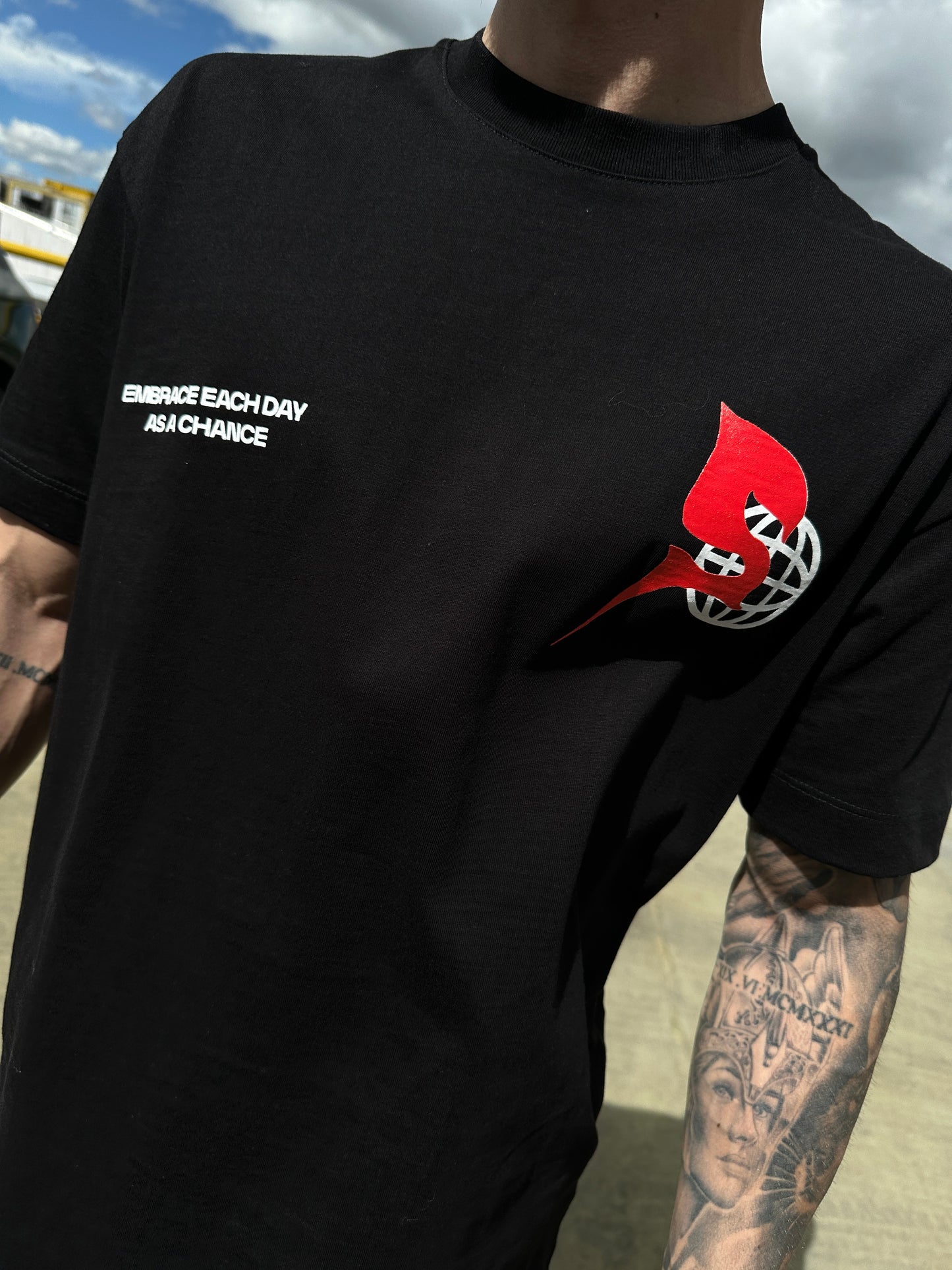 Camiseta SAVAGE RED oversize negra Ecodrape ©️