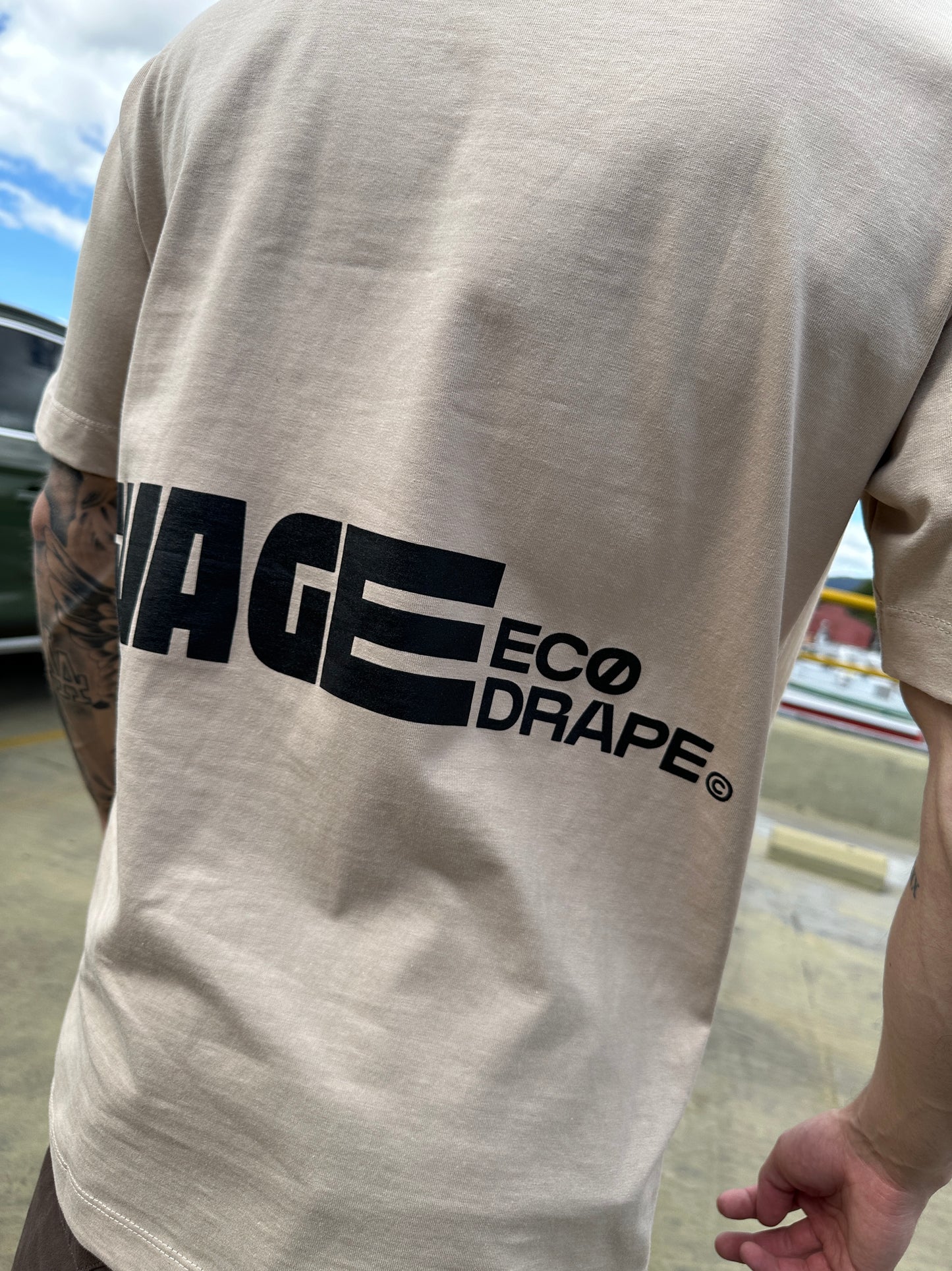 Camiseta SAVAGE MANGA oversize camel Ecodrape ©️